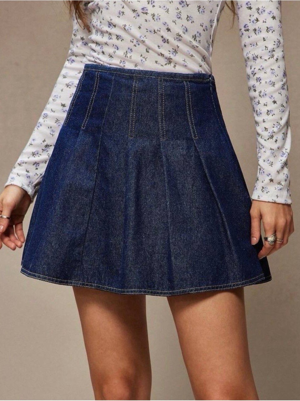 High-Waist Pleated Denim Mini Skirt - Blue - Picture 3 of 4